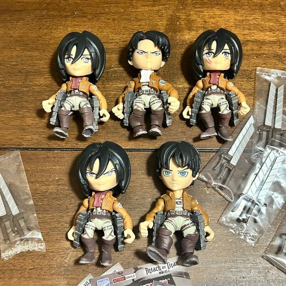 Attack on Titan Anime Miniature Figures Lot of 5 with accessories and cards - Picture 2 of 5